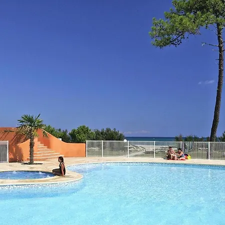Near The Sea, Borgo-plage